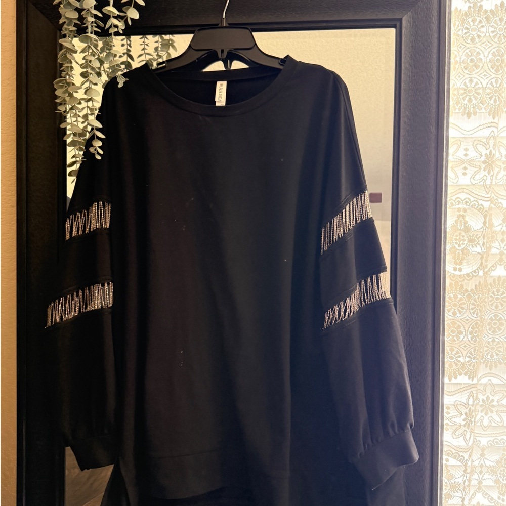 Pebby Forevee Women's Sweater w/ unique sleeve details